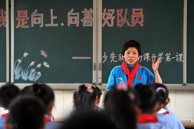 足球给了一个能够逃避现实的地方，每当我的生活发生变化时，足球总能让我摆脱那些负面的影响。